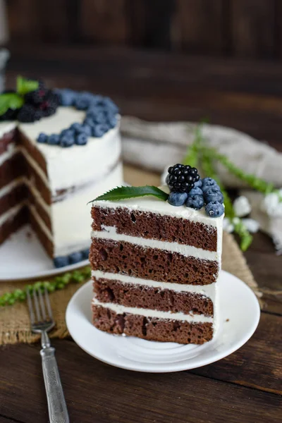 Beautiful Tasty Cake White Cream Berries Blueberry — Stock Photo, Image