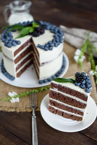 Beautiful Tasty Cake White Cream Berries Blueberry — Stock Photo, Image