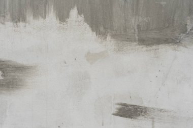 Çizik ve çatlaklarla dolu bir duvar parçası.