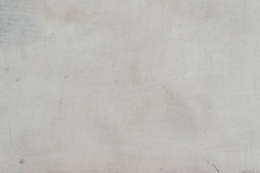 Çizik ve çatlaklarla dolu bir duvar parçası.