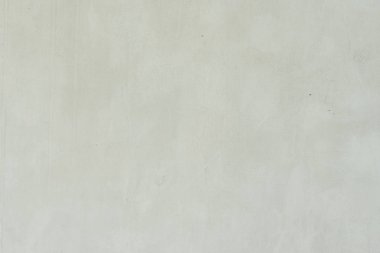 Çizik ve çatlaklarla dolu bir duvar parçası.