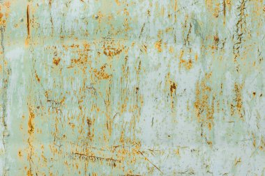 Çizik ve çatlaklarla dolu bir duvar parçası.