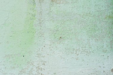 Çizik ve çatlaklarla dolu bir duvar parçası.