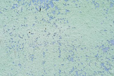 Çizik ve çatlaklarla dolu bir duvar parçası.