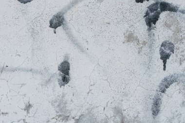 Çizikler ve çatlaklar ile duvar parçası. Arka plan olarak kullanılabilir