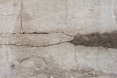 Çizikler ve çatlaklar ile duvar parçası. Arka plan olarak kullanılabilir
