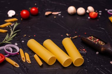 Gıda, makarna, makarna, spagetti. Arka plan olarak kullanılan makarna kompozisyon