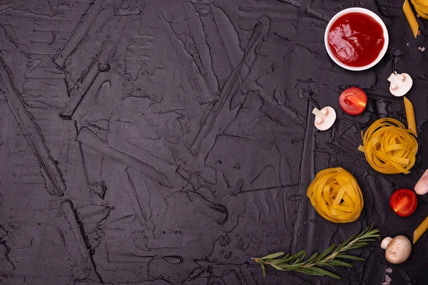 Gıda, makarna, makarna, spagetti. Arka plan olarak kullanılan makarna kompozisyon