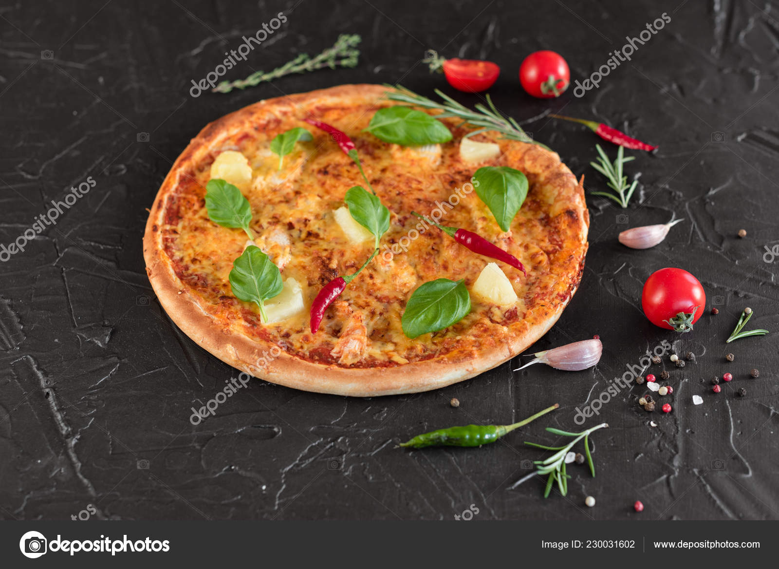 Pizza Groente Margarita Groenten Champignons Tomaten Pizza Een Zwarte ⬇ Stockfoto, foto ChernikovaTV@gmail.com #230031602