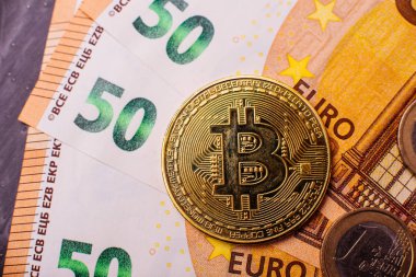 Bitcoin, para birimi, dijital, finans, ekonomi. Altın bitcoin sikke Euro üzerinde Kapat
