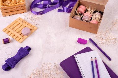 Düğün, St. Valentine's Day, Doğum günü, hazırlama, tatil. Bir beton zemin üzerine güzel pembe lezzetli Bademli kurabiye