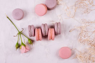 Düğün, St. Valentine's Day, Doğum günü, hazırlama, tatil. Bir beton zemin üzerine güzel pembe lezzetli Bademli kurabiye