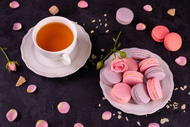 Düğün, St. Valentine's Day, Doğum günü, hazırlama, tatil. Bir beton zemin üzerine güzel pembe lezzetli Bademli kurabiye