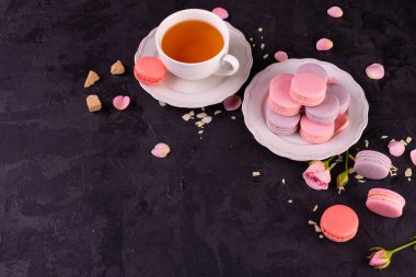 Düğün, St. Valentine's Day, Doğum günü, hazırlama, tatil. Bir beton zemin üzerine güzel pembe lezzetli Bademli kurabiye