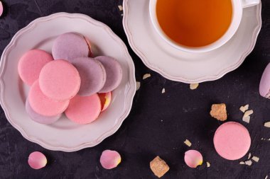 Düğün, St. Valentine's Day, Doğum günü, hazırlama, tatil. Bir beton zemin üzerine güzel pembe lezzetli Bademli kurabiye