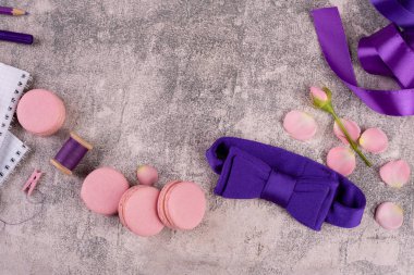 Düğün, St. Valentine's Day, Doğum günü, hazırlama, tatil. Bir beton zemin üzerine güzel pembe lezzetli Bademli kurabiye