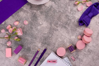 Düğün, St. Valentine's Day, Doğum günü, hazırlama, tatil. Bir beton zemin üzerine güzel pembe lezzetli Bademli kurabiye