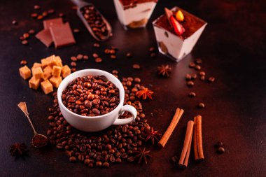 Canlandırıcı sabah tatlılar ile kahve. Arka plan olarak kullanılabilir