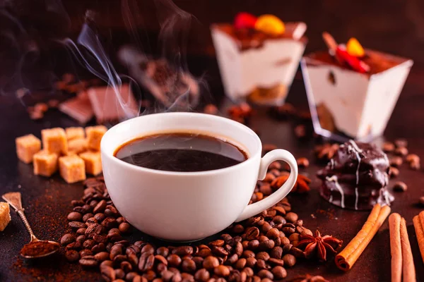 爽やかな朝のお菓子とコーヒー それは背景として使用することができます — ストック写真