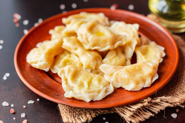 Las Albóndigas Cocidas Hechas Con Relleno Con Aceite Cebolla Verde —  Fotos de Stock