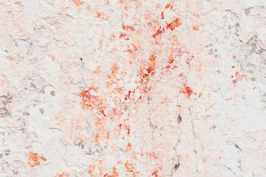 Doku, duvar, beton, arka plan olarak kullanılabilir. Çizik ve çatlaklarla dolu bir duvar parçası.