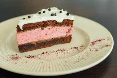 Lezzetli taze pancar kremalı pasta