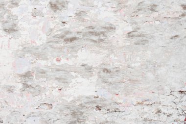 Çizik ve çatlaklarla dolu bir duvar parçası.