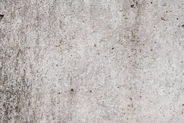 Çizik ve çatlaklarla dolu bir duvar parçası.