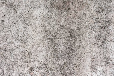 Çizik ve çatlaklarla dolu bir duvar parçası.