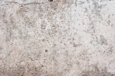 Çizik ve çatlaklarla dolu bir duvar parçası.