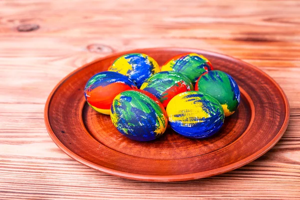 Oeufs Multicolores Pâques Peintures Brosses Sur Une Table Préparation Pour — Photo