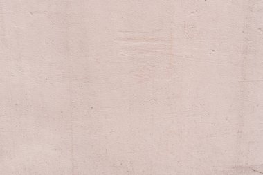 Çizik ve çatlaklarla dolu bir duvar parçası.