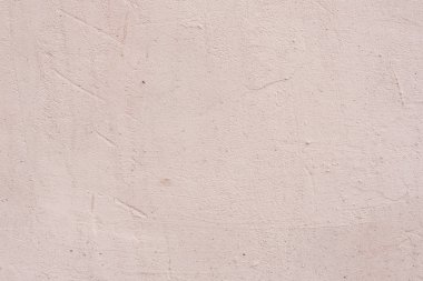 Çizik ve çatlaklarla dolu bir duvar parçası.