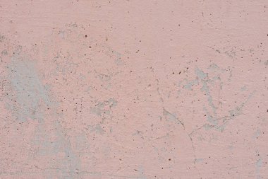 Çizik ve çatlaklarla dolu bir duvar parçası.