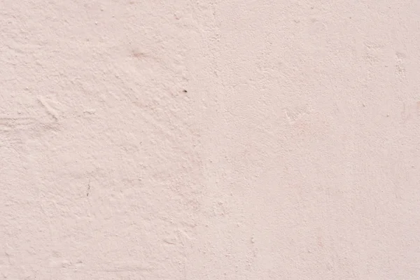 Çizik ve çatlaklarla dolu bir duvar parçası.