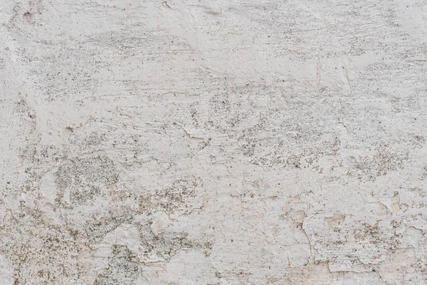 Çizik ve çatlaklarla dolu bir duvar parçası.