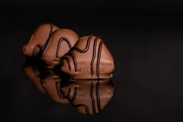 Schokolade Auf Glas Mit Reflexion Kann Als Hintergrund Verwendet Werden — Stockfoto