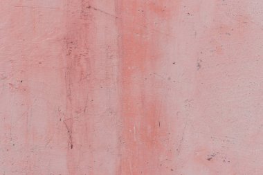 Çizik ve çatlaklarla dolu bir duvar parçası.