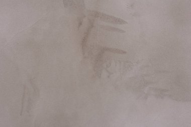 Doku, duvar, beton, arka plan olarak kullanılabilir. Çizik ve çatlaklarla dolu bir duvar parçası.