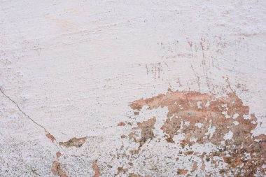 Doku, duvar, beton, arka plan olarak kullanılabilir. Çizik ve çatlaklarla dolu bir duvar parçası.