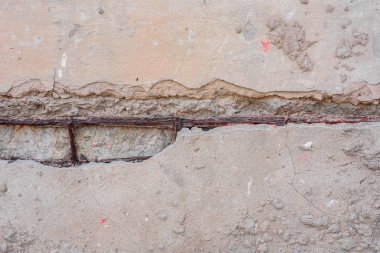 Doku, duvar, beton, arka plan olarak kullanılabilir. Çizik ve çatlaklarla dolu bir duvar parçası.