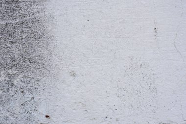 Doku, duvar, beton, arka plan olarak kullanılabilir. Çizik ve çatlaklarla dolu bir duvar parçası.