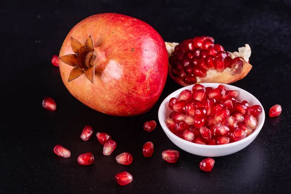 Red Juice Pomegranate Dark Background Ripe Pomegranate Leaves Dark Background — Stock Photo, Image