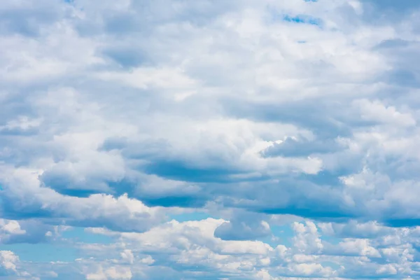 Beaux Cumulonimbus Blancs Sur Fond Ciel Bleu Vif — Photo