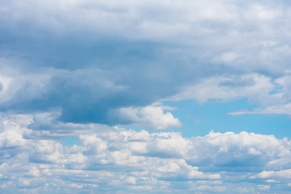 Beaux Cumulonimbus Blancs Sur Fond Ciel Bleu Vif — Photo