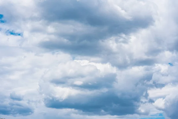 Beaux Cumulonimbus Blancs Sur Fond Ciel Bleu Vif — Photo