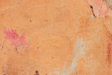 Çatlakları ve çizikleri olan beton bir duvarın dokusu arka plan olarak kullanılabilir.