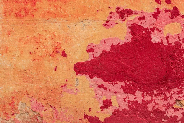 Çatlakları ve çizikleri olan beton bir duvarın dokusu arka plan olarak kullanılabilir.