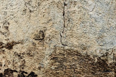 Doku, duvar, beton, arka plan olarak kullanılabilir. Çizik ve çatlaklarla dolu bir duvar parçası.