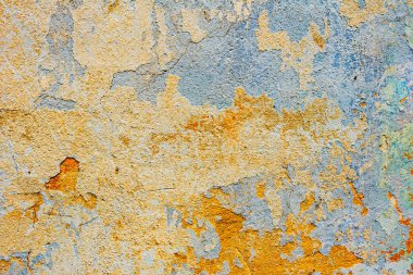 Çatlakları ve çizikleri olan beton bir duvarın dokusu arka plan olarak kullanılabilir.